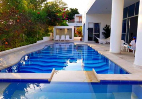 Casa con Jacuzzi y Piscina Privada en Condominio el peñon Girardot